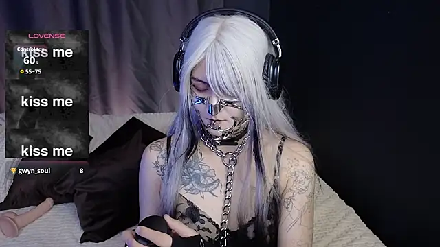 Snapshot of GothXRaven chatting on October 7, 2025, 3:42 pm GothXRaven online show from October 7, 2025, 3:42 pm