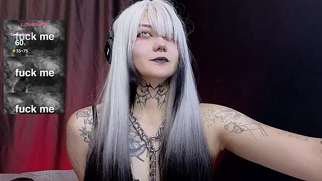 Snapshot of GothXRaven chatting on October 21, 2025, 11:22 am GothXRaven online show from October 21, 2025, 11:22 am