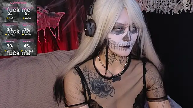 Snapshot of GothXRaven chatting on October 29, 2025, 12:07 pm GothXRaven online show from October 29, 2025, 12:07 pm