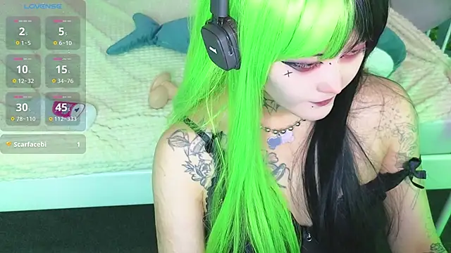 Snapshot of GothXRaven chatting on November 7, 2025, 4:07 pm GothXRaven online show from November 7, 2025, 4:07 pm