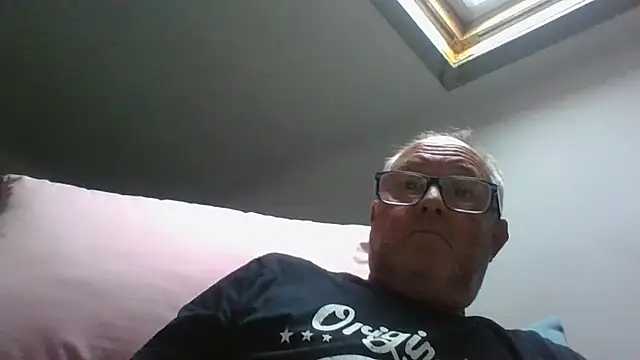 Snapshot of naughtygrandad1 chatting on July 6, 2026, 6:43 pm naughtygrandad1 online show from July 6, 2026, 6:43 pm