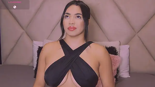 Snapshot of CharlotteeBrownn chatting on October 17, 2025, 6:05 am CharlotteeBrownn online show from October 17, 2025, 6:05 am