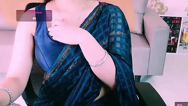 Snapshot of My_Rose chatting on February 23, 2026, 4:37 pm My Rose online show from February 23, 2026, 4:37 pm