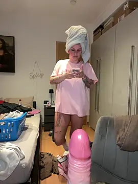 Snapshot of OliviaaFischer chatting on February 10, 2026, 5:39 pm OliviaaFischer online show from February 10, 2026, 5:39 pm