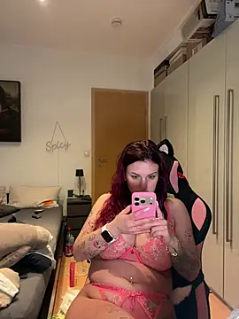 Snapshot of OliviaaFischer chatting on April 25, 2026, 2:58 pm OliviaaFischer online show from April 25, 2026, 2:58 pm