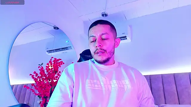 Snapshot of AronSandeers chatting on October 25, 2025, 4:24 pm AronSandeers online show from October 25, 2025, 4:24 pm