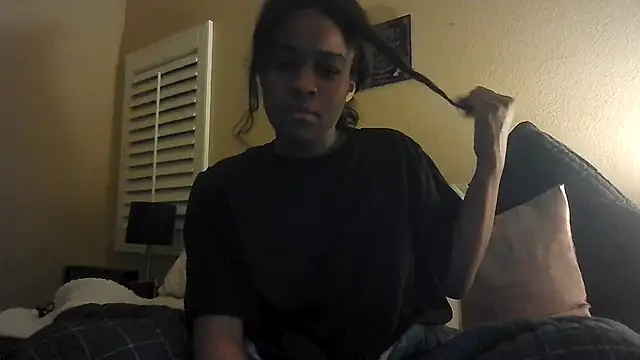 Marlowlovee online show from July 10, 2026, 8:50 am