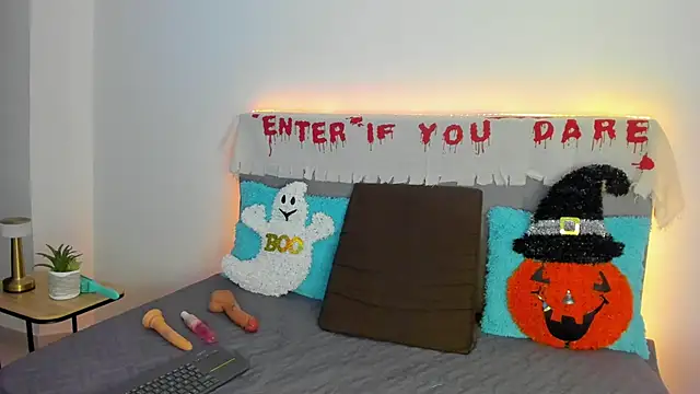 Snapshot of GalaX_x chatting on October 31, 2025, 9:49 pm GalaX x online show from October 31, 2025, 9:49 pm