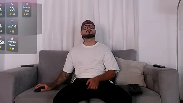 Eric Evans1 online show from October 13, 2025, 9:37 pm