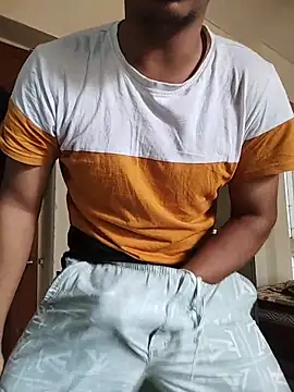 COme8989 online show from December 16, 2025, 4:50 am