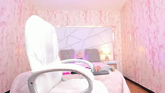 Emily Whinfre online show from October 2, 2025, 8:27 pm