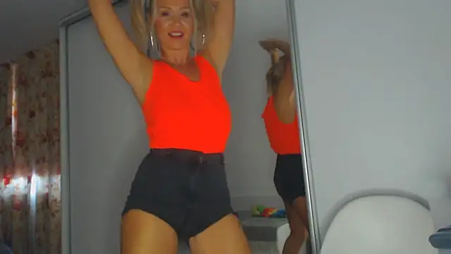 Snapshot of merlyn4 chatting on September 30, 2025, 9:36 am merlyn4 online show from September 30, 2025, 9:36 am