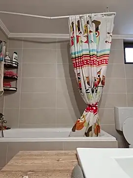 Snapshot of merlyn4 chatting on November 5, 2025, 10:37 am merlyn4 online show from November 5, 2025, 10:37 am