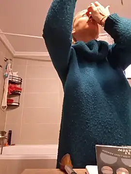 merlyn4 online show from November 25, 2025, 7:41 am