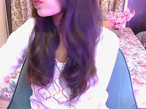 hoty-priya online show from December 19, 2025, 4:41 am