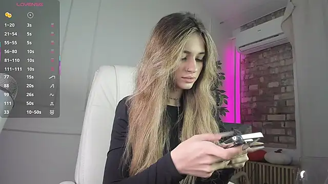 Snapshot of Blessed_Molly chatting on October 17, 2025, 7:22 am Blessed Molly online show from October 17, 2025, 7:22 am