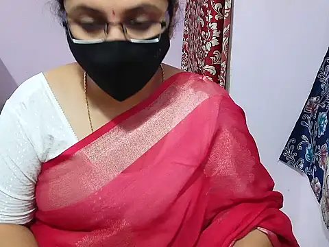 Snapshot of jannu6482 chatting on October 25, 2025, 4:35 pm jannu6482 online show from October 25, 2025, 4:35 pm