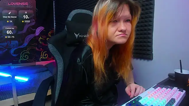 Snapshot of Nora_lovvvv chatting on October 4, 2025, 11:19 am Nora lovvvv online show from October 4, 2025, 11:19 am