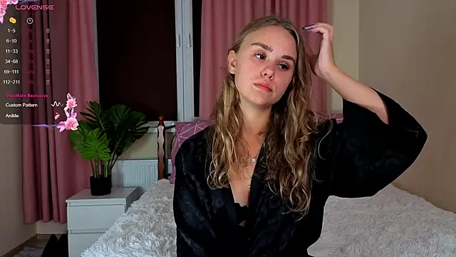 Snapshot of Hazel_Reed chatting on September 29, 2025, 3:17 pm Hazel Reed online show from September 29, 2025, 3:17 pm