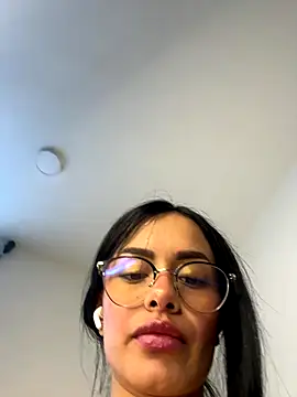 Melissa coch online show from November 14, 2025, 7:01 pm