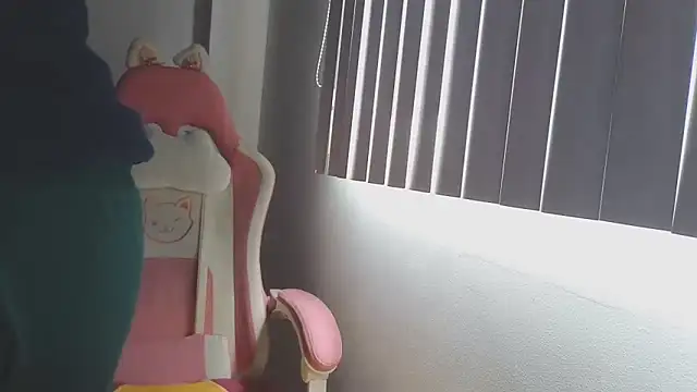 Snapshot of Crystal_Star_ chatting on October 21, 2025, 5:02 pm Crystal Star online show from October 21, 2025, 5:02 pm