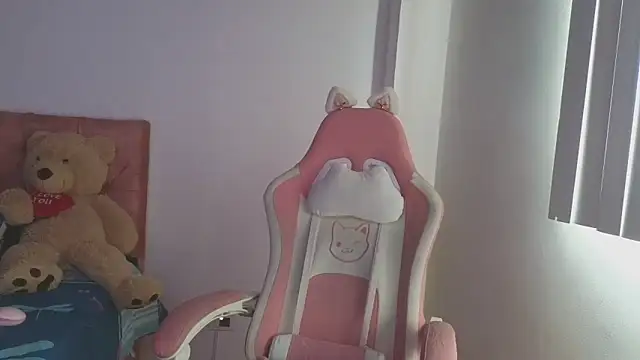 Snapshot of Crystal_Star_ chatting on October 27, 2025, 1:26 pm Crystal Star online show from October 27, 2025, 1:26 pm