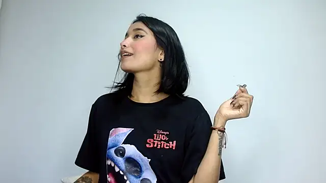 Gia Lee online show from October 1, 2025, 2:39 am