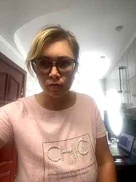 Crystal00Girl online show from September 19, 2025, 11:33 am