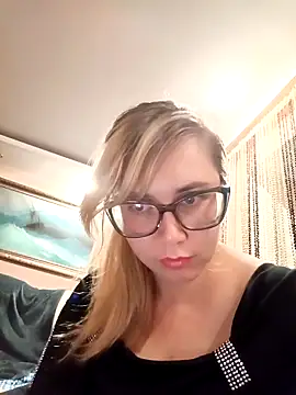 Crystal00Girl online show from October 13, 2025, 8:53 pm