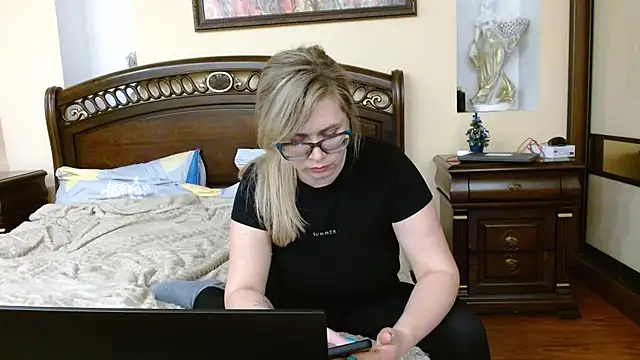 Crystal00Girl online show from January 5, 2026, 8:23 pm