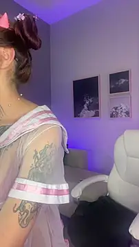 dreamleah  online show from April 6, 2026, 3:59 am