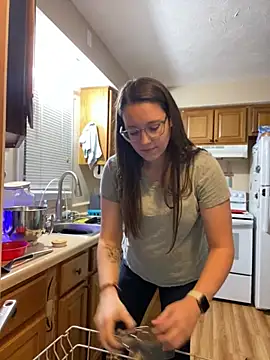 Snapshot of Mommasaurrex chatting on November 10, 2025, 11:04 pm Mommasaurrex online show from November 10, 2025, 11:04 pm