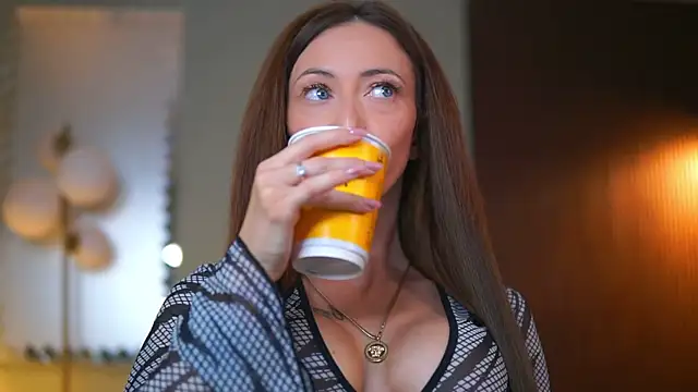 Snapshot of MayaHipnoteyes chatting on October 22, 2025, 6:18 pm MayaHipnoteyes online show from October 22, 2025, 6:18 pm