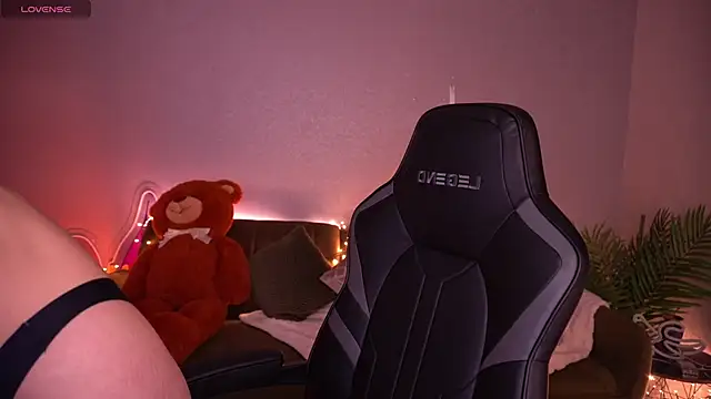 AnitaBambie online show from February 11, 2026, 7:13 am