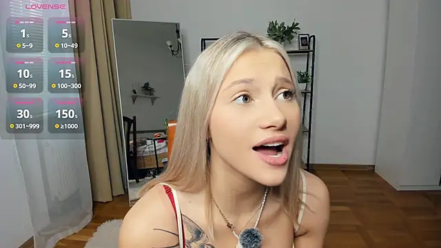 Snapshot of FaaBinaa chatting on October 31, 2025, 8:26 am FaaBinaa online show from October 31, 2025, 8:26 am