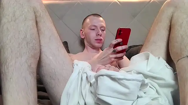 Snapshot of RikkiandCarl chatting on January 15, 2026, 1:37 pm RikkiandCarl online show from January 15, 2026, 1:37 pm