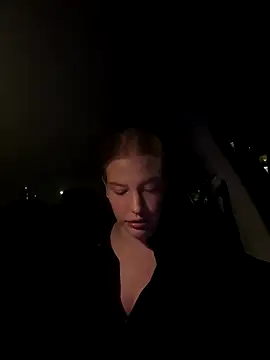 Chloemillerrxx online show from September 28, 2025, 6:35 pm