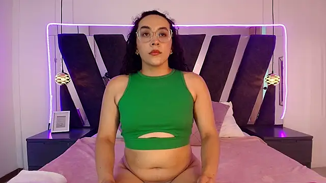 alehia cute online show from April 8, 2026, 9:04 pm