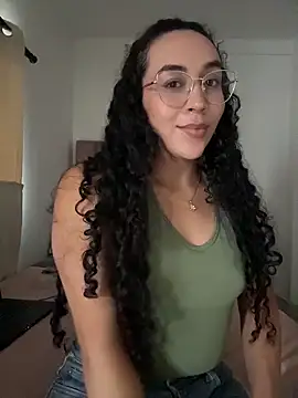 Snapshot of alehia_cute chatting on May 15, 2026, 8:05 pm alehia cute online show from May 15, 2026, 8:05 pm