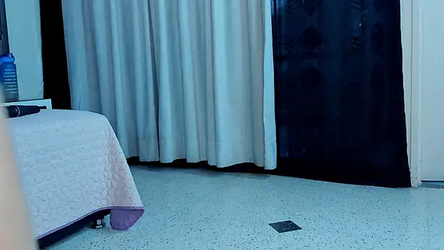 HaileyDuke online show from September 26, 2025, 12:20 pm