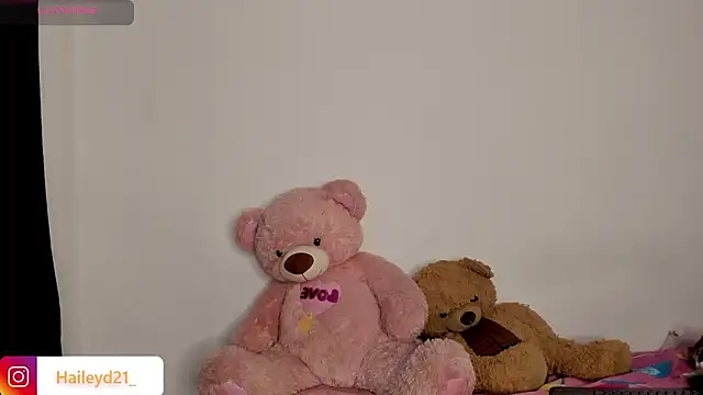 HaileyDuke online show from March 25, 2026, 11:44 pm