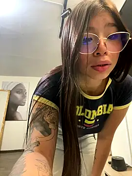 Maddy Piink online show from November 21, 2025, 9:35 pm