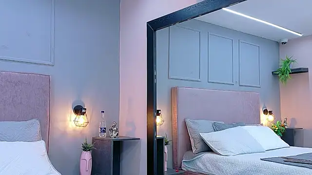 Camila Hill  online show from April 23, 2026, 2:30 pm