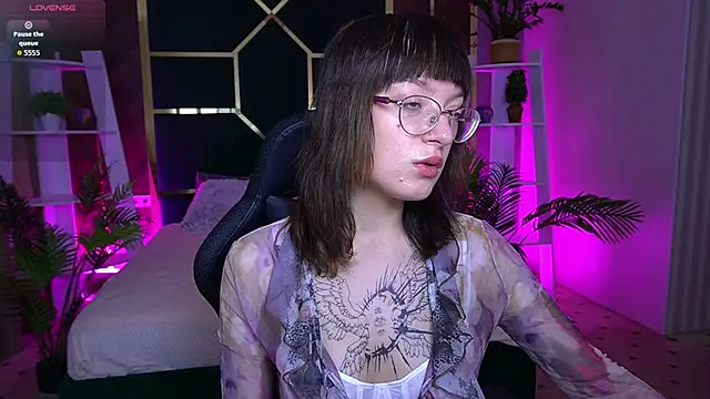 Pixie Peachh online show from November 1, 2025, 2:08 pm