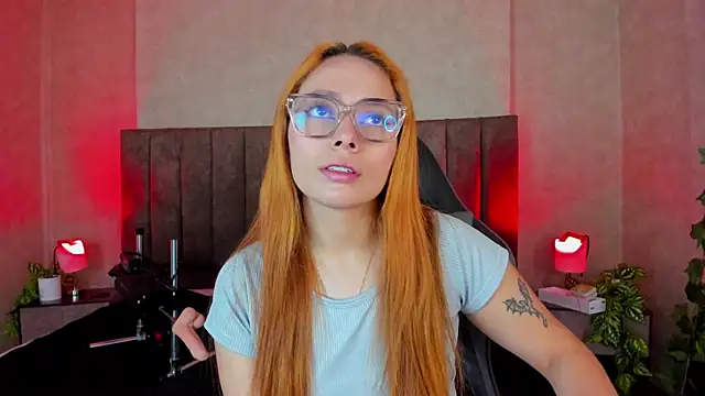 LanaMills  online show from October 19, 2025, 5:08 am