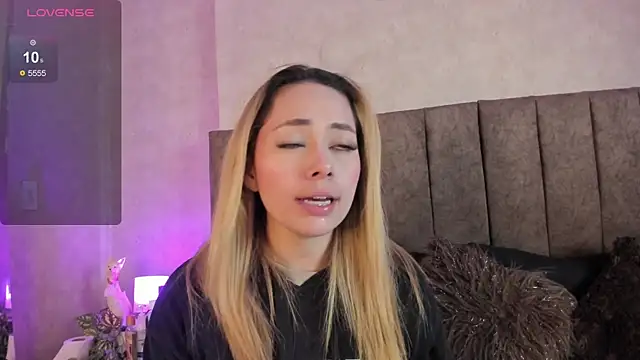 LanaMills  online show from January 17, 2026, 4:50 am