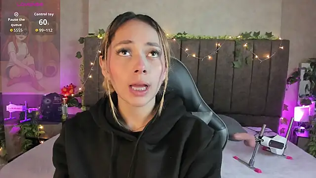 LanaMills  online show from February 19, 2026, 5:25 am