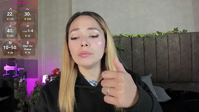 LanaMills  online show from April 17, 2026, 5:32 am