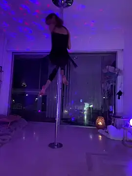 Chris06d22xh online show from April 9, 2026, 8:03 pm