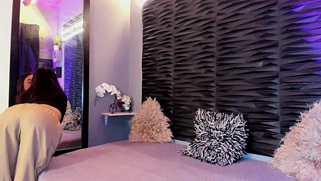 lu styles  online show from November 11, 2025, 5:07 am